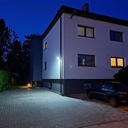 Ferienwohnung Vila Vekose - Apartman S Terasou A Zahradou Hradec Králové Exterior foto