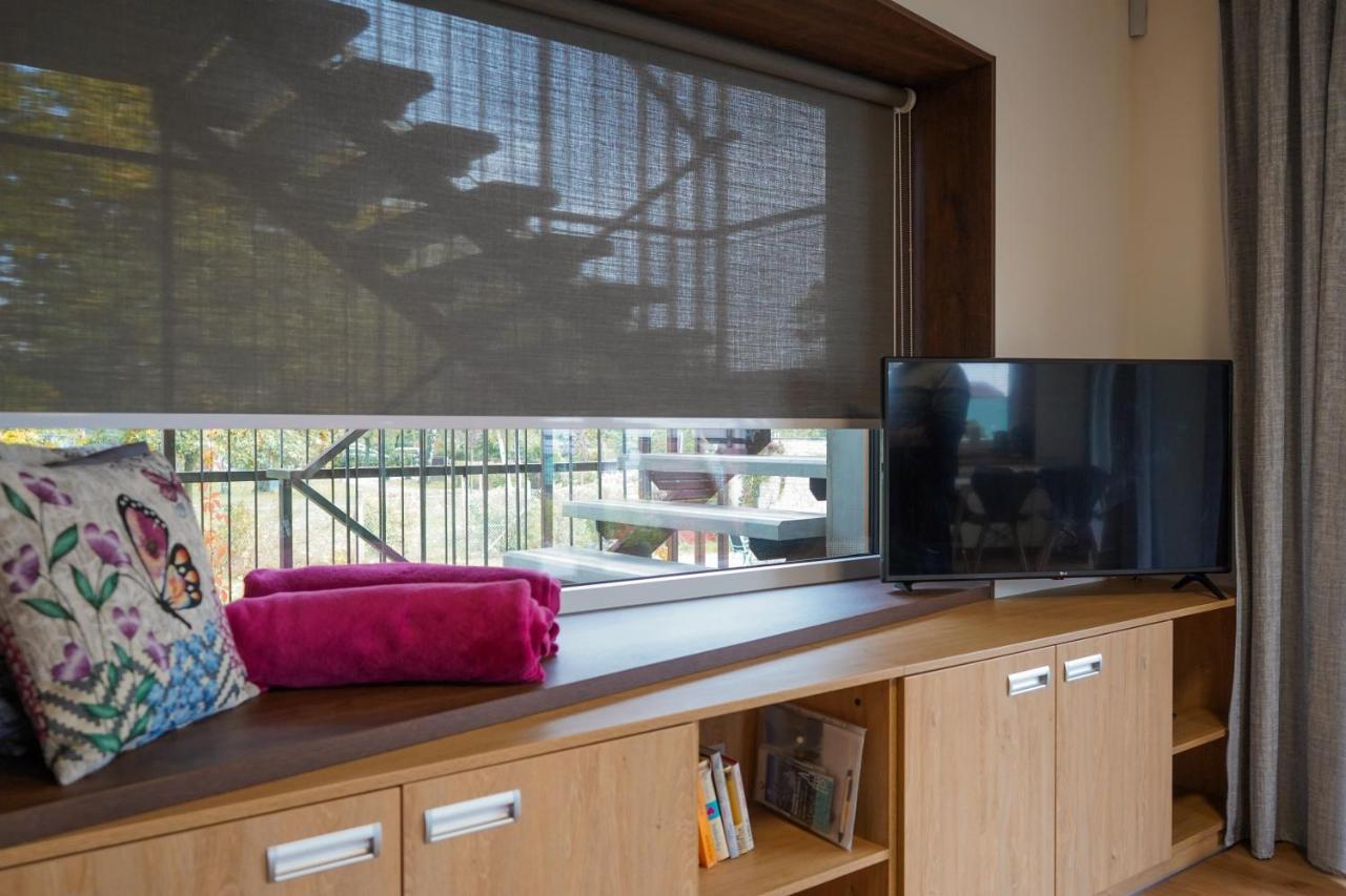 Vila Vekose - Apartman S Terasou A Zahradou Hradec Králové Exterior foto