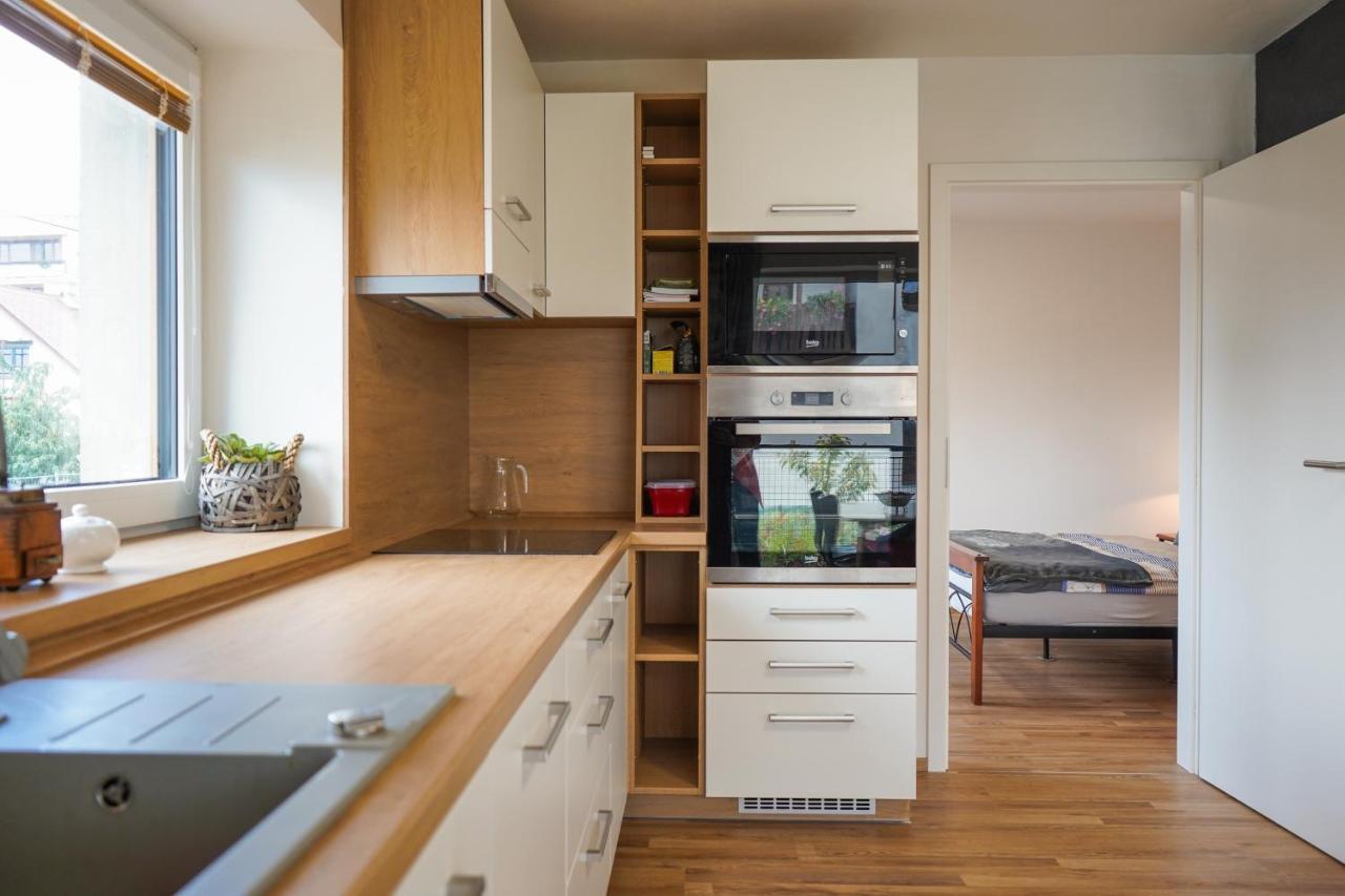 Vila Vekose - Apartman S Terasou A Zahradou Hradec Králové Exterior foto