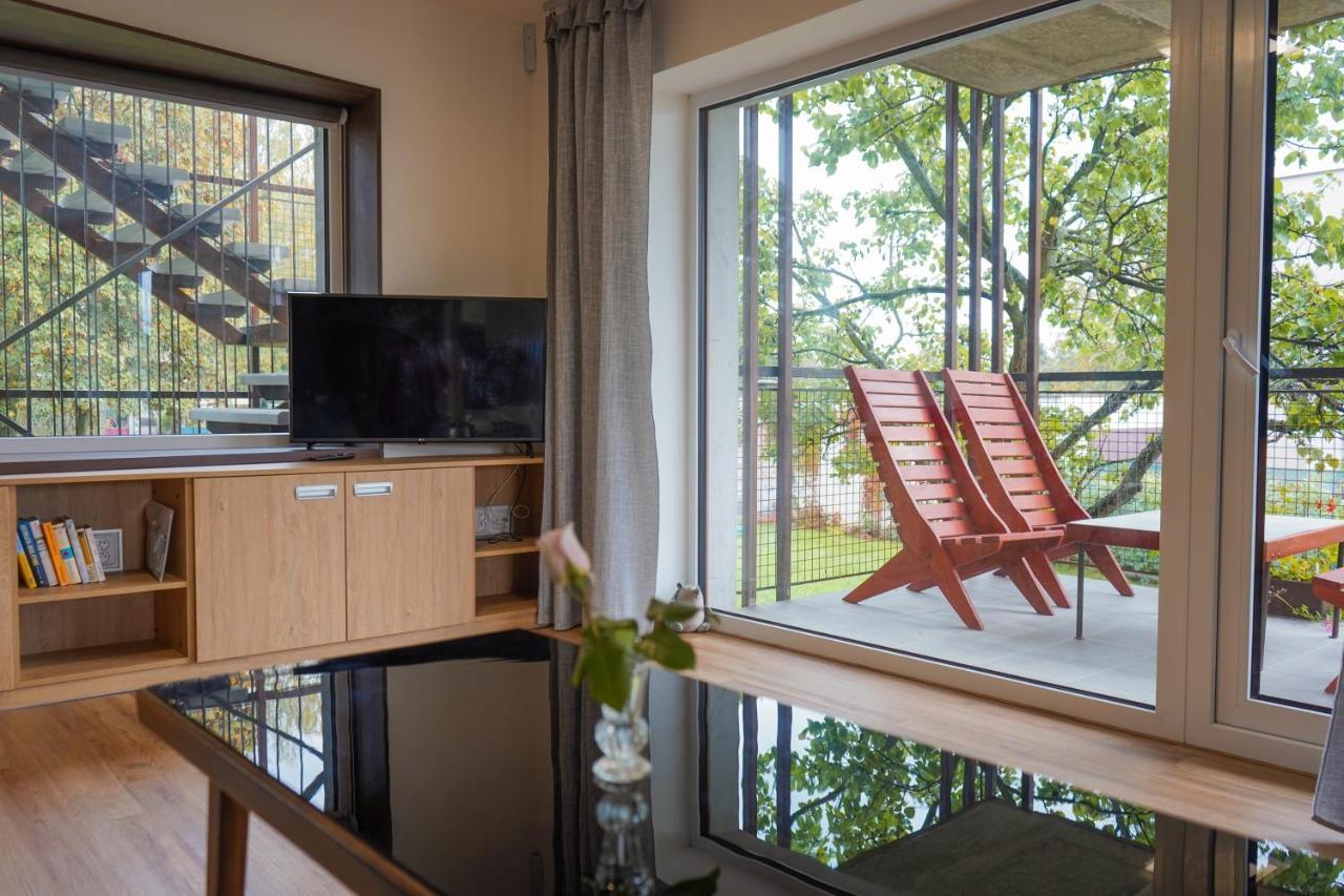 Vila Vekose - Apartman S Terasou A Zahradou Hradec Králové Exterior foto