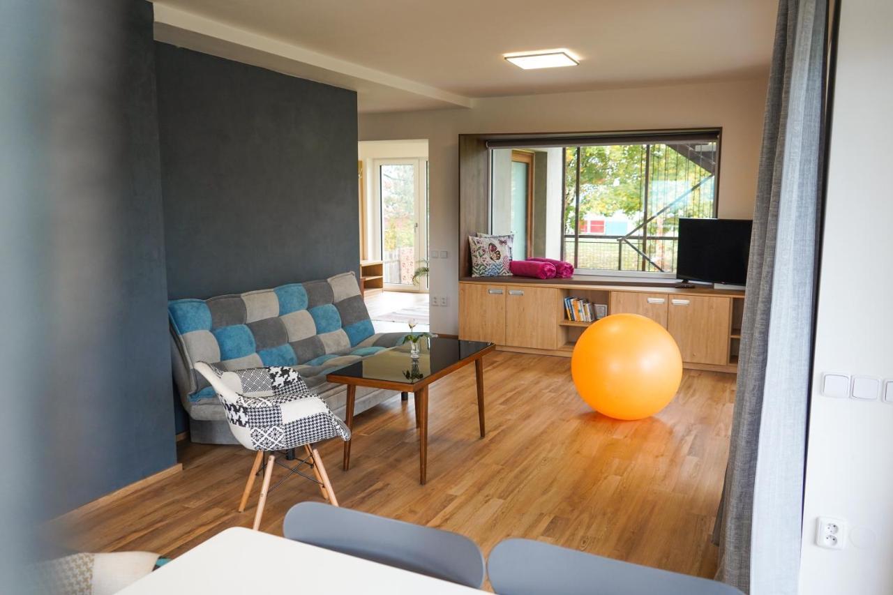 Vila Vekose - Apartman S Terasou A Zahradou Hradec Králové Exterior foto