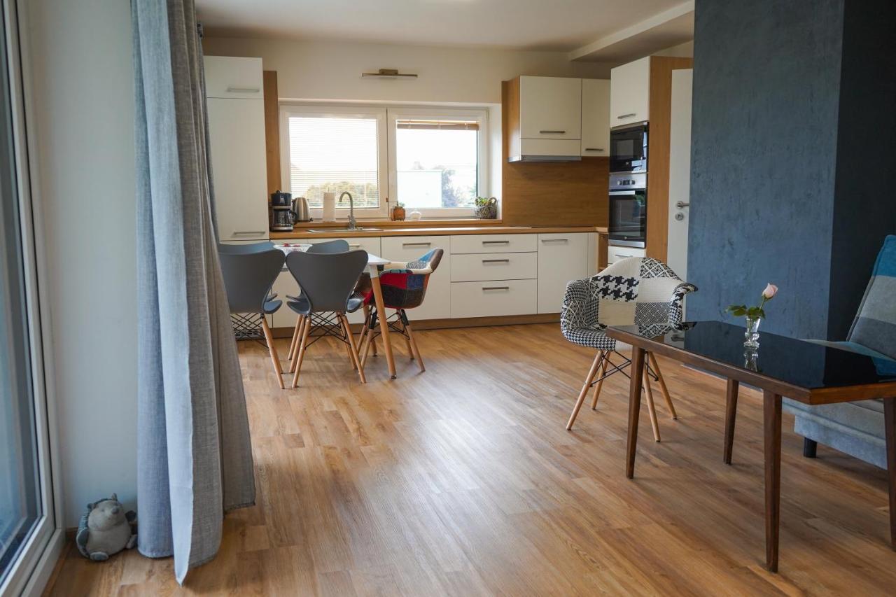 Vila Vekose - Apartman S Terasou A Zahradou Hradec Králové Exterior foto