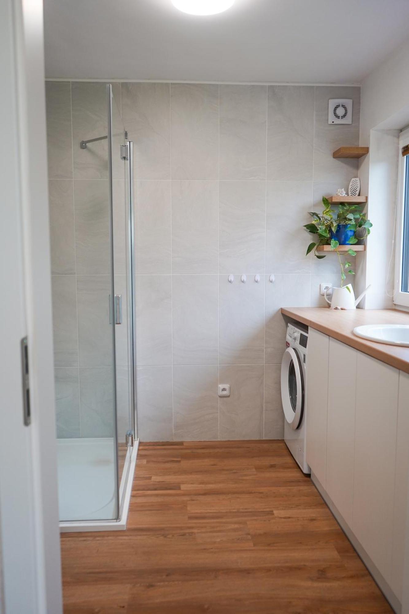 Vila Vekose - Apartman S Terasou A Zahradou Hradec Králové Exterior foto