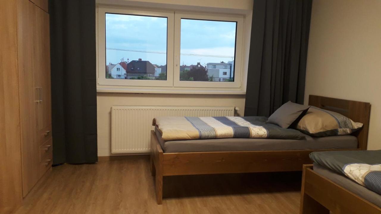 Vila Vekose - Apartman S Terasou A Zahradou Hradec Králové Exterior foto
