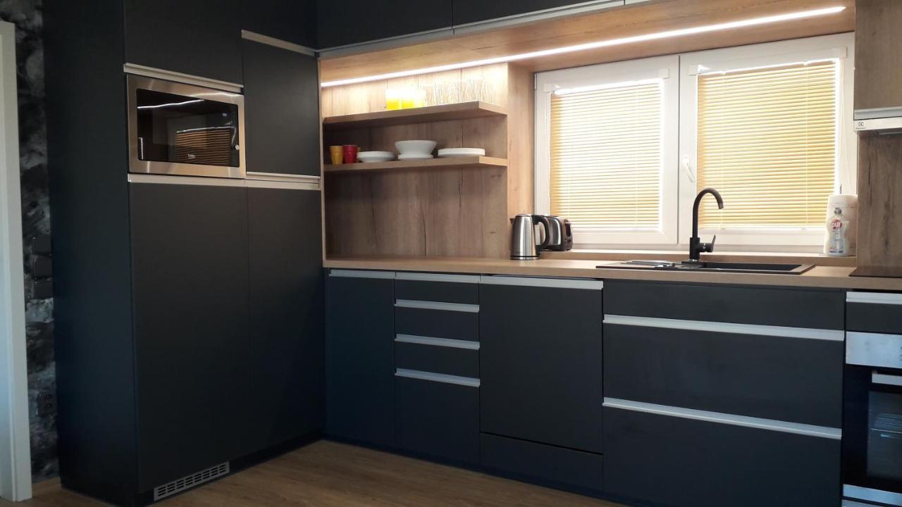Vila Vekose - Apartman S Terasou A Zahradou Hradec Králové Exterior foto