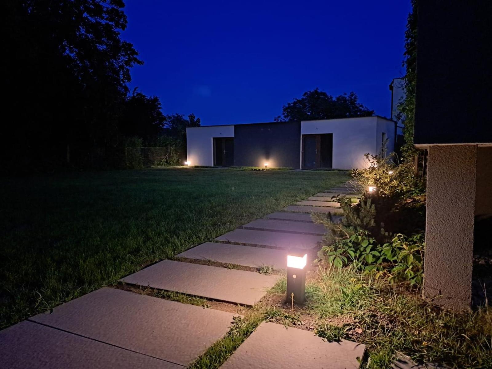 Vila Vekose - Apartman S Terasou A Zahradou Hradec Králové Exterior foto