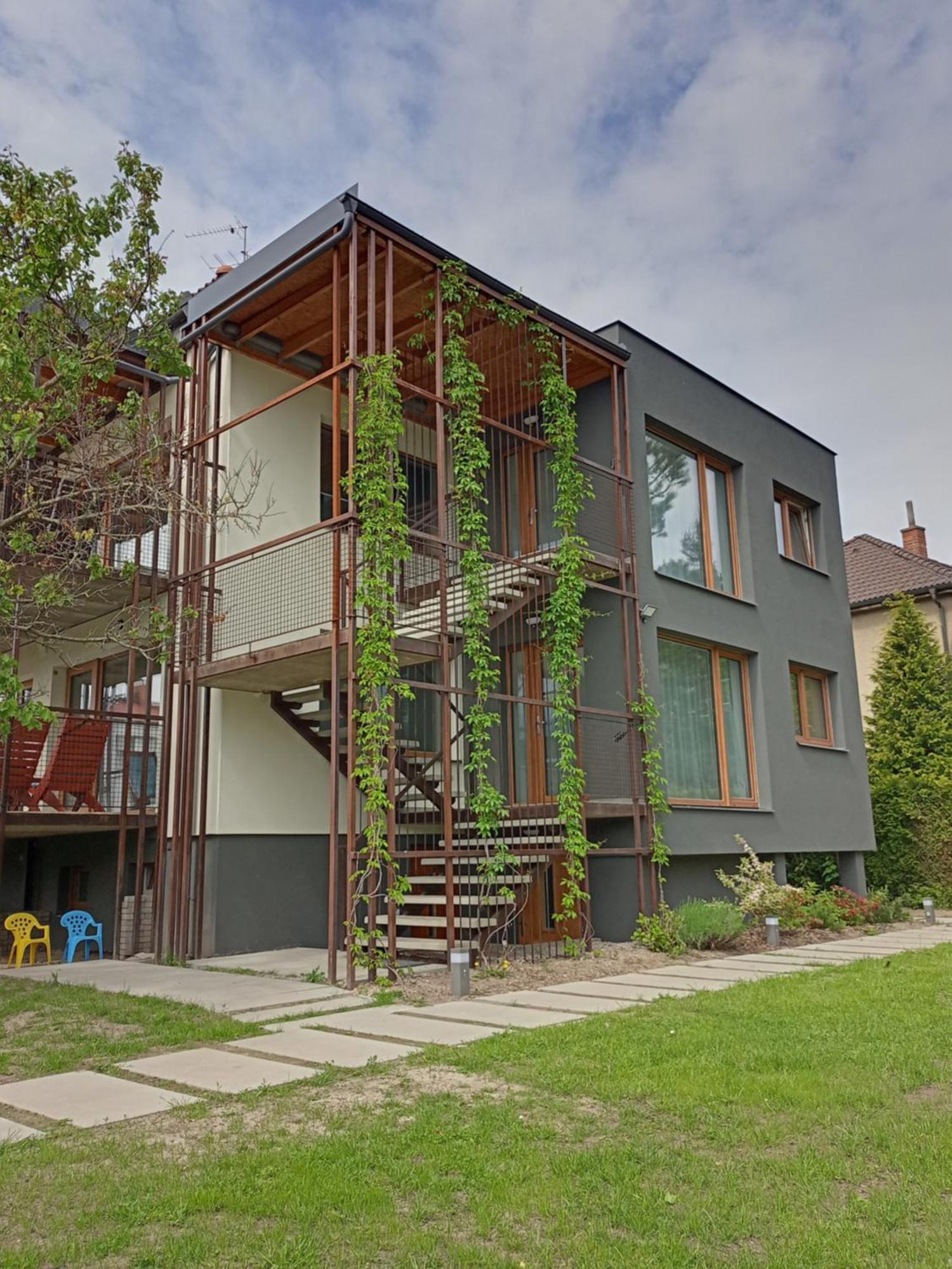 Vila Vekose - Apartman S Terasou A Zahradou Hradec Králové Exterior foto